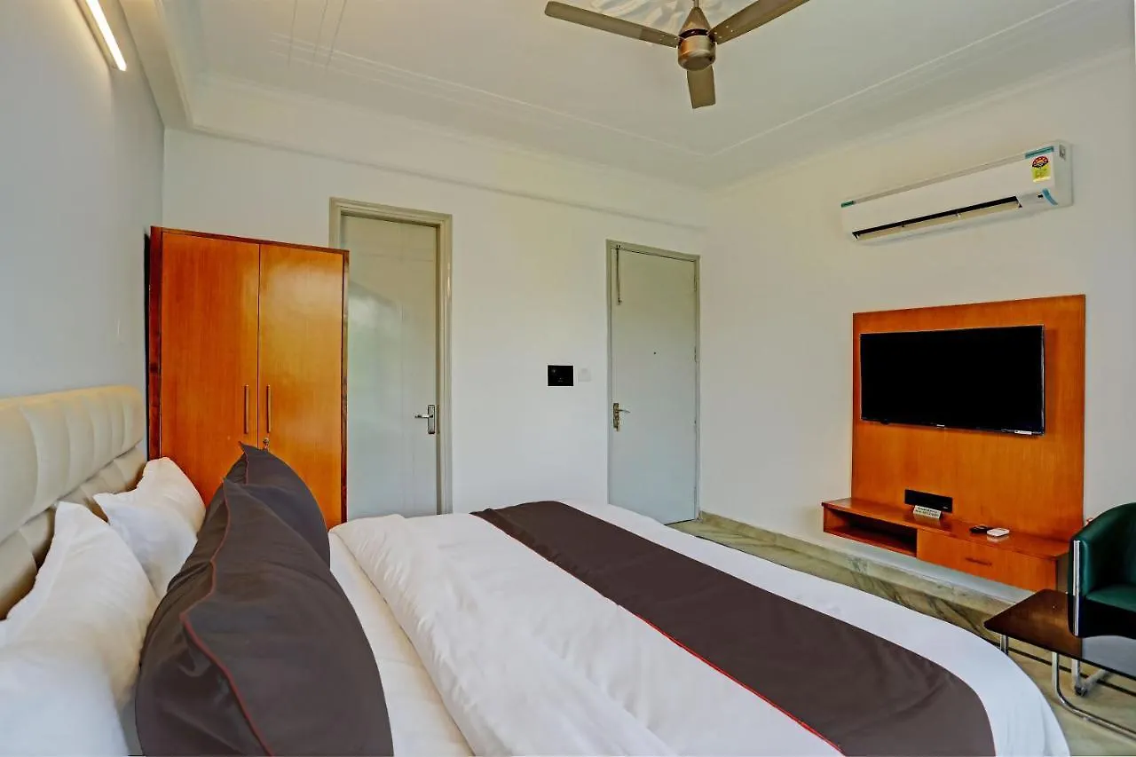 Roswell Inn Gurgaon Hotel