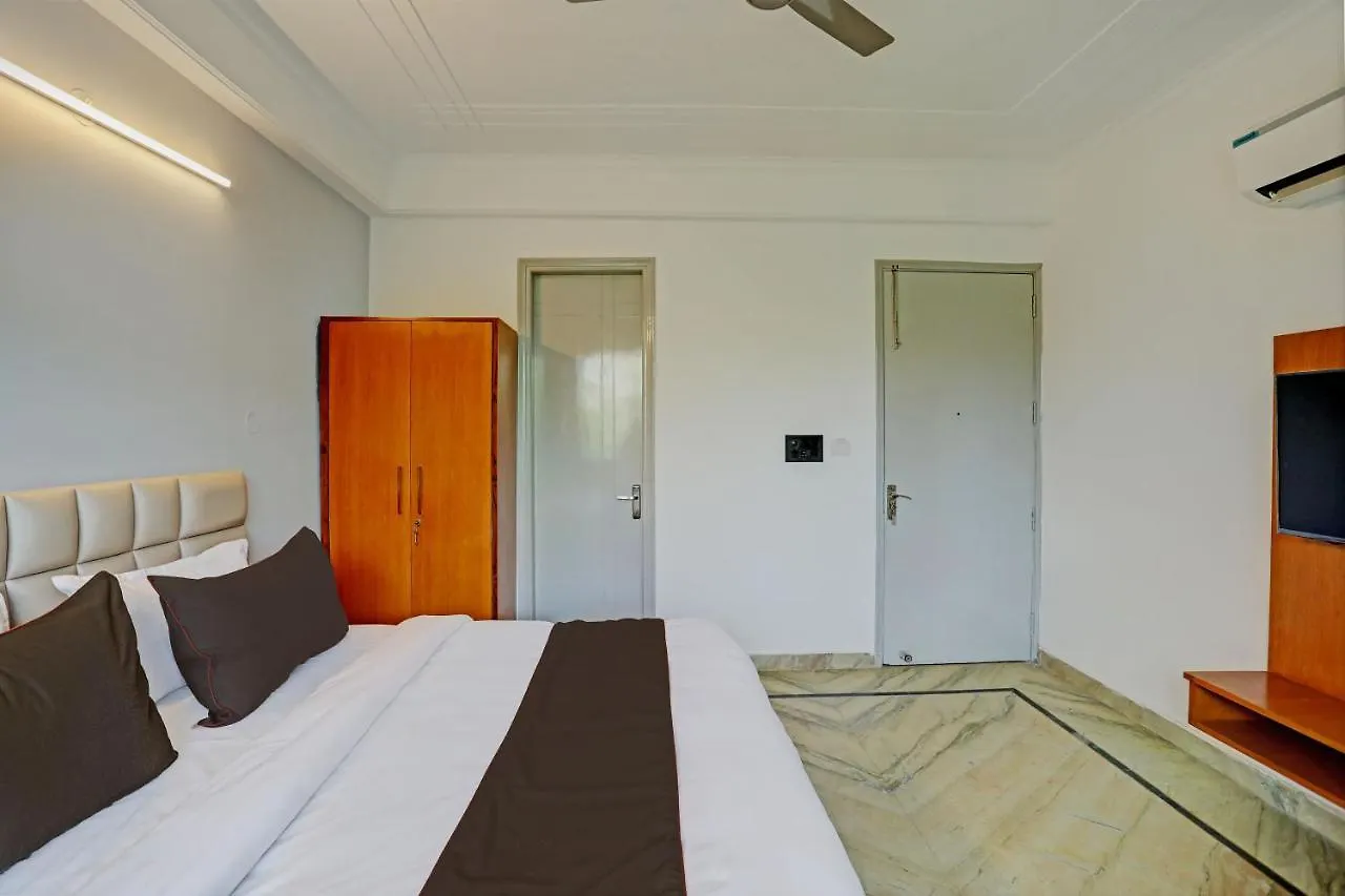 Hotel Roswell Inn Gurgaon India