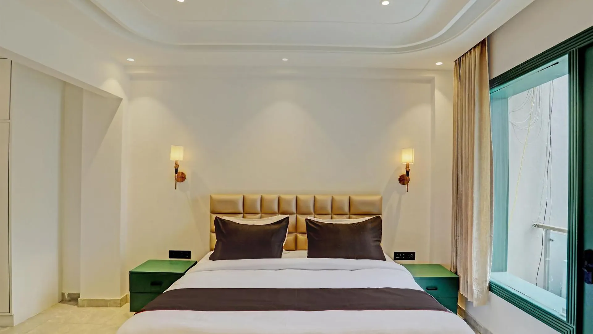 Hotel Roswell Inn Gurgaon